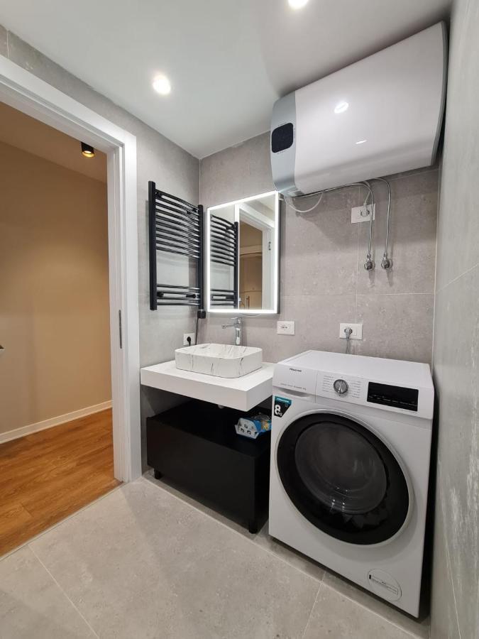 Adore - Modern Apartment Tirana Buitenkant foto