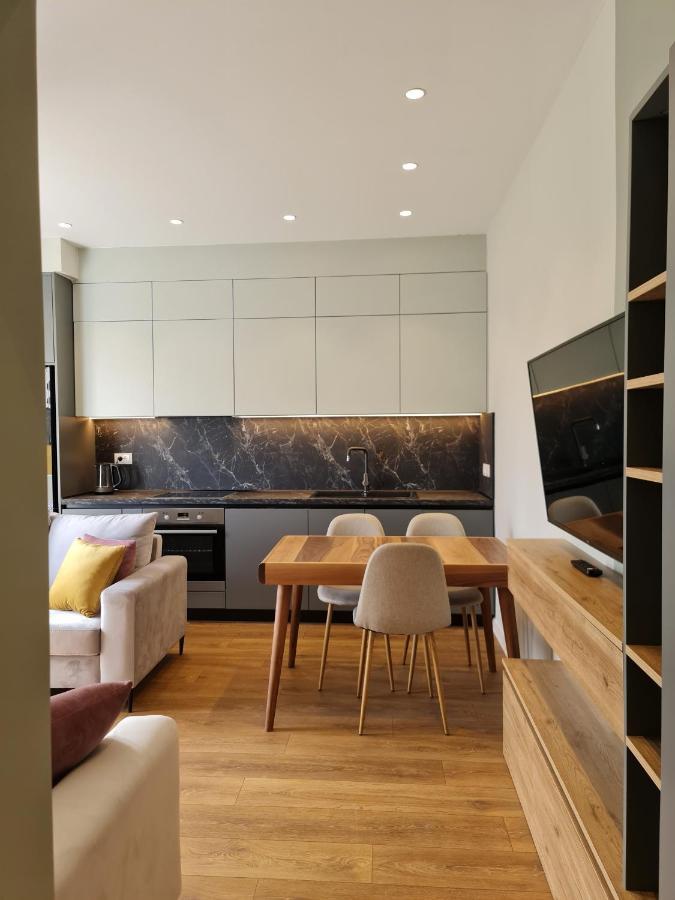 Adore - Modern Apartment Tirana Buitenkant foto