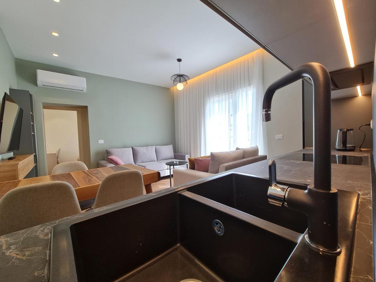 Adore - Modern Apartment Tirana Buitenkant foto