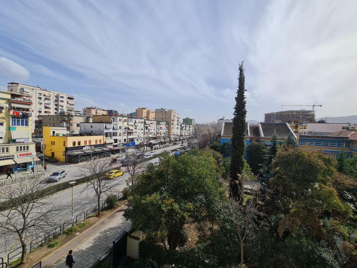 Adore - Modern Apartment Tirana Buitenkant foto