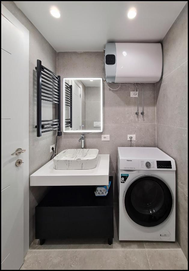 Adore - Modern Apartment Tirana Buitenkant foto