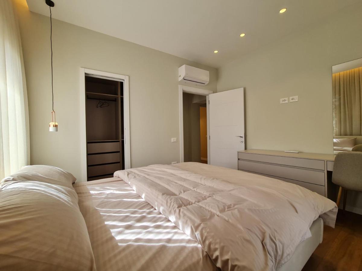 Adore - Modern Apartment Tirana Buitenkant foto