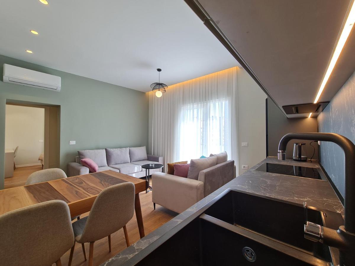 Adore - Modern Apartment Tirana Buitenkant foto