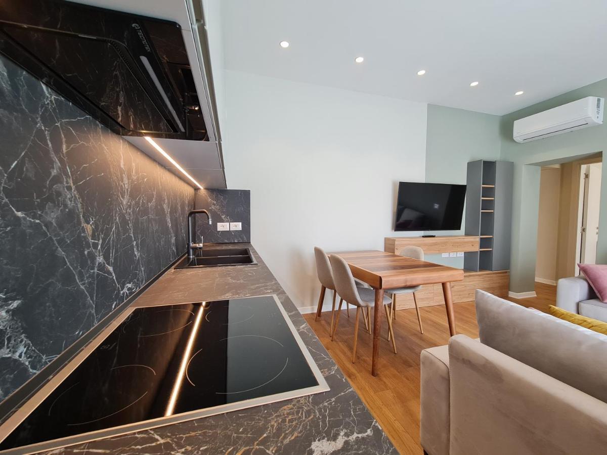 Adore - Modern Apartment Tirana Buitenkant foto